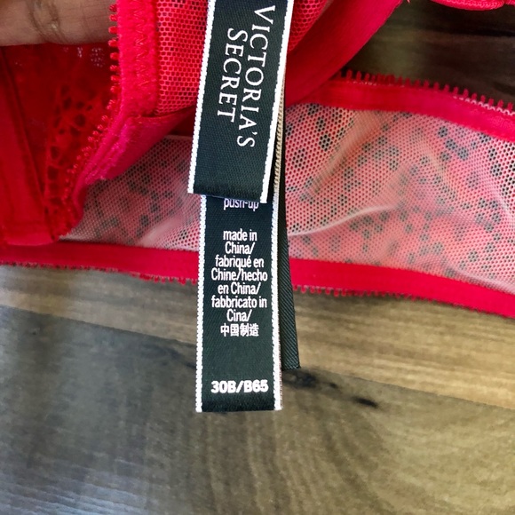 Victoria Secret Bra - Picture 7 of 11